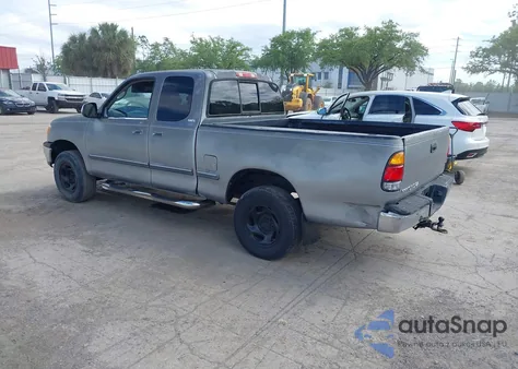 2002 Toyota Tundra Sr5 z USA, uszkodzony, nr VIN 5TBRN34122S332365